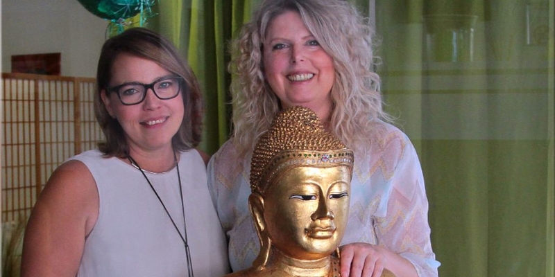 Ina May (re.) und Judith Walterscheid freuen sich, alte und neue Kunden in ihren Geschäftsräumen begrüßen zu dürfen Ina May (re.) und Judith Walterscheid freuen sich, alte und neue Kunden in ihren Geschäftsräumen begrüßen zu dürfen
