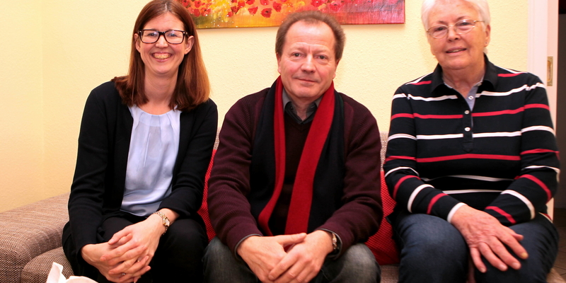 Helene Gras-Nicknig, Tilo Herde und Hannelore Mertens (v.l.) im neuen Hospiztreff in Porz Helene Gras-Nicknig, Tilo Herde und Hannelore Mertens (v.l.) im neuen Hospiztreff in Porz