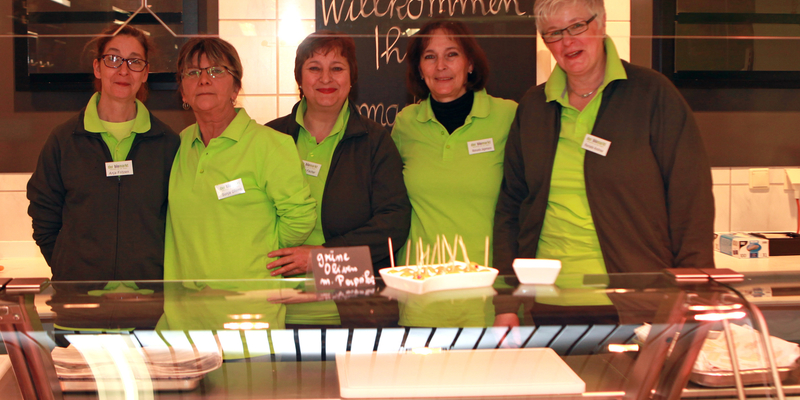 Mit einem „Herzlich Willkommen“ begrüßte das Team an der Fleisch- und Käsetheke seine Kunden Mit einem „Herzlich Willkommen“ begrüßte das Team an der Fleisch- und Käsetheke seine Kunden