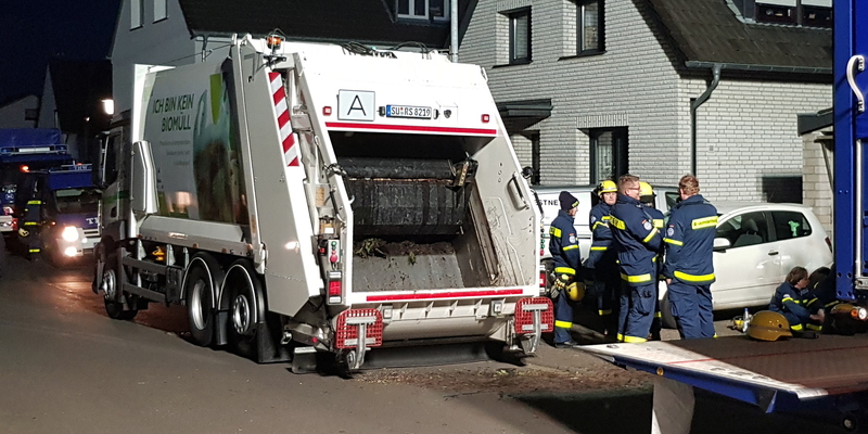 Die Cannabispflanzen wurden alle in den Mülltransporter gekippt Die Cannabispflanzen wurden alle in den Mülltransporter gekippt