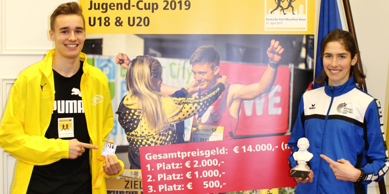 Justus Kaufmann und Judith Rippin freuen sich über die Förderung junger Lauftalente Justus Kaufmann und Judith Rippin freuen sich über die Förderung junger Lauftalente