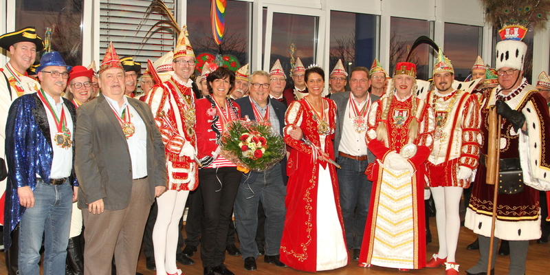 Gruppenbild des närrischen Nord-Süd-Gipfeltreffens bei MOBAU Klein in Ranzel Gruppenbild des närrischen Nord-Süd-Gipfeltreffens bei MOBAU Klein in Ranzel