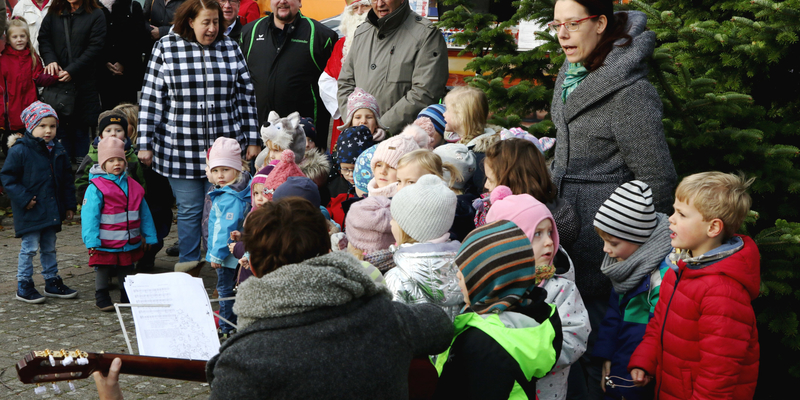 Kinderstimmen sangen zur Eröffnung Kinderstimmen sangen zur Eröffnung