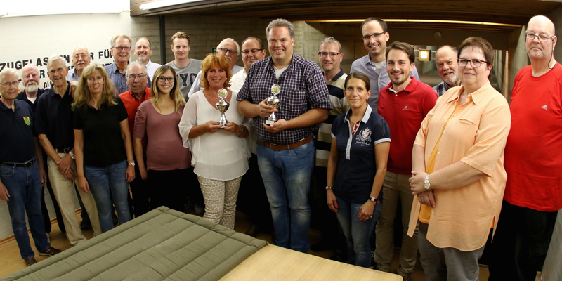 Nach hartem Wettkampf ganz entspannt beim Gruppenfoto Nach hartem Wettkampf ganz entspannt beim Gruppenfoto