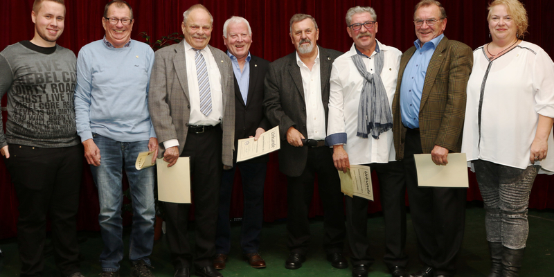 D. Eich, W. Meier, D. Grützenbach, K.-H. Mundorf, W. Kramer, H.-Th. Pax, G. Bahn und C. Ringsleben (von links nach rechts) D. Eich, W. Meier, D. Grützenbach, K.-H. Mundorf, W. Kramer, H.-Th. Pax, G. Bahn und C. Ringsleben (von links nach rechts)