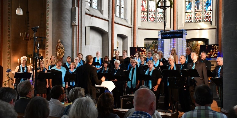 Die Candlelight Singers geben ein Konzert in der Kirche St. Jakobus in Lülsdorf Die Candlelight Singers geben ein Konzert in der Kirche St. Jakobus in Lülsdorf